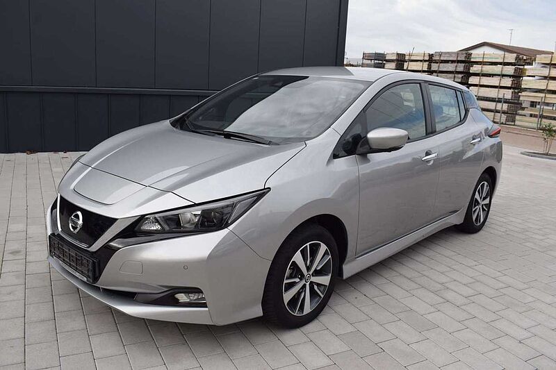 Nissan Leaf 40kwh Acenta AVM/Winter