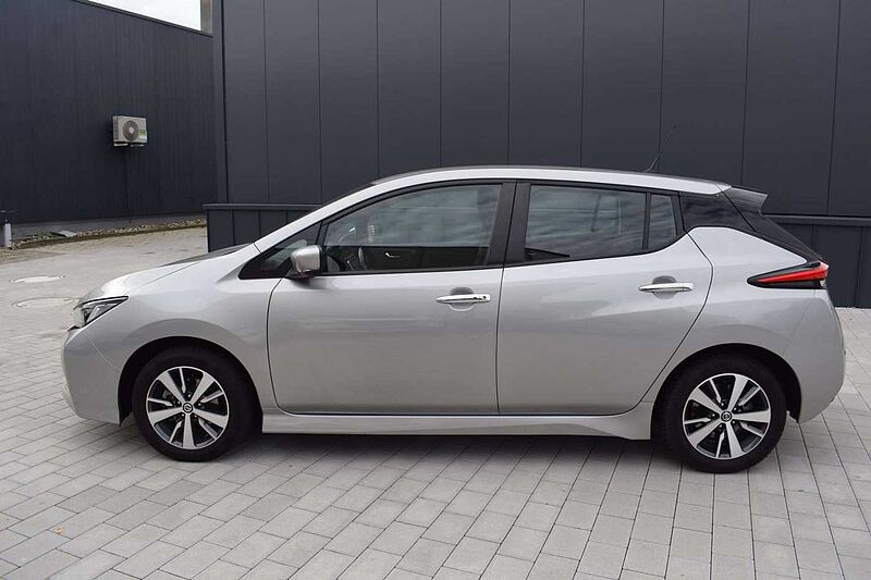 Nissan Leaf 40kwh Acenta AVM/Winter