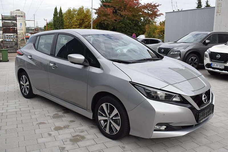 Nissan Leaf 40kwh Acenta AVM/Winter